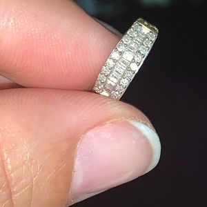 1 pair erring gold 10 k. 050 diamond real